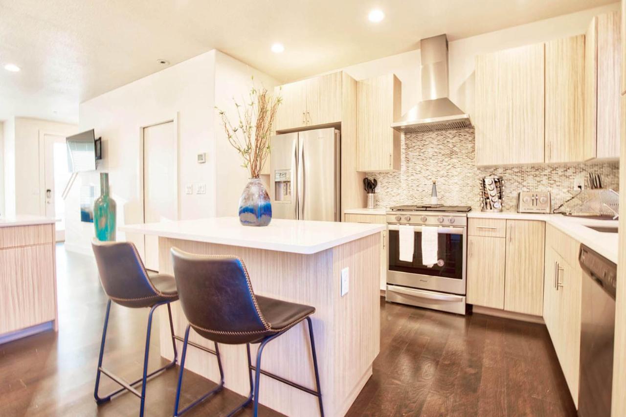 Beautiful 3 Bedroom Townhouse In Old Town North, Brewery District 柯林斯堡 外观 照片